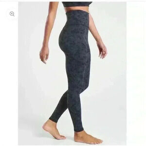 Athleta Elation Textured Leggings Frosted Floral |‎ Navy Blue | SZ M